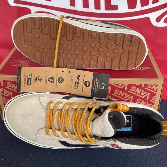 Vans Sk8-Hi Mte-2
Utility Pop White Multi
VNOA5HZZJ5K
Men’s boots - sneakers - Picture 6 of 16